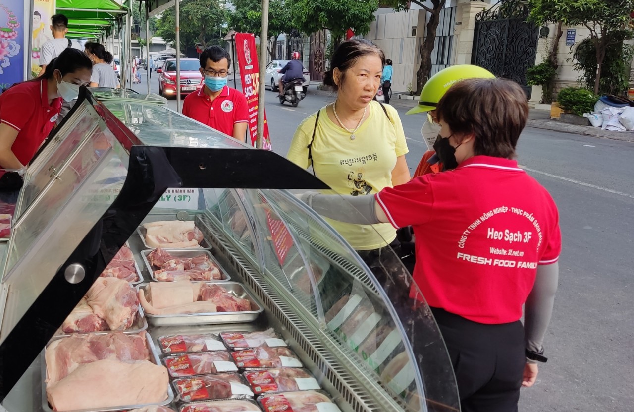 Chợ phiên nông sản an toàn trở lại - Ảnh 4.