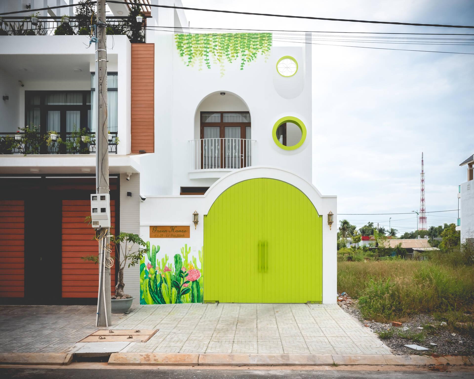 Ng&ocirc;i nh&agrave; d&ugrave;ng gam m&agrave;u ch&oacute;i l&oacute;a, độc đ&aacute;o v&agrave; đẹp đến kh&ocirc;ng ngờ - Ảnh 2.