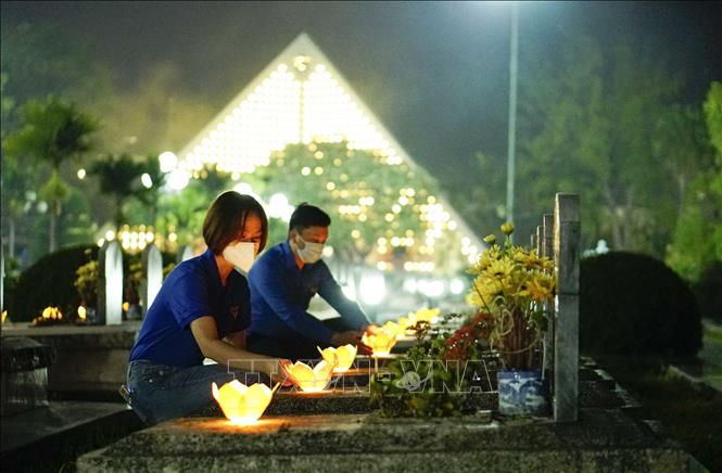 Thắp nến tri ân các Anh hùng Liệt sỹ nhân kỷ niệm 68 năm Chiến thắng Điện Biên Phủ