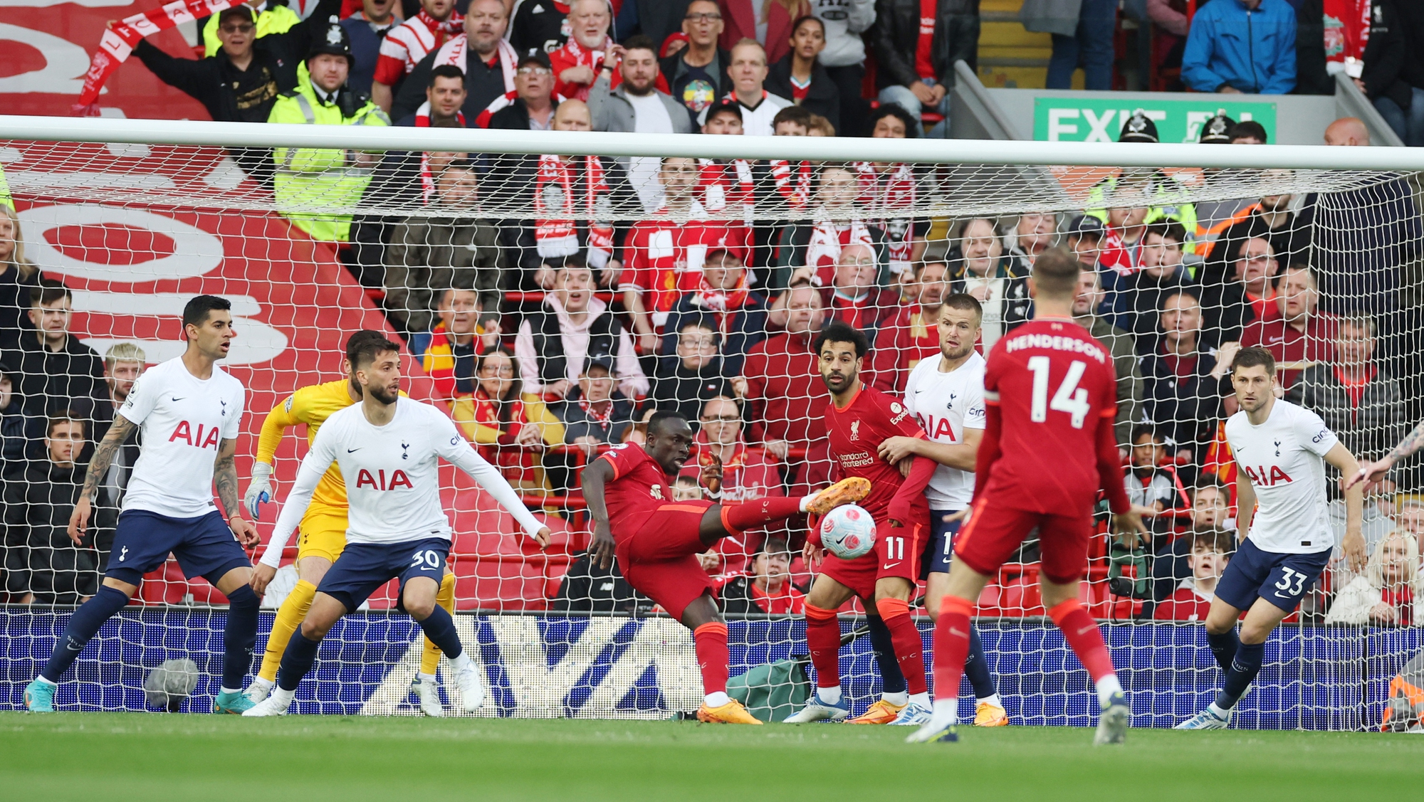 Liverpool - Tottenham chia điểm nảy lửa ở Anfield, Man United thua tan n&aacute;t - Ảnh 1.
