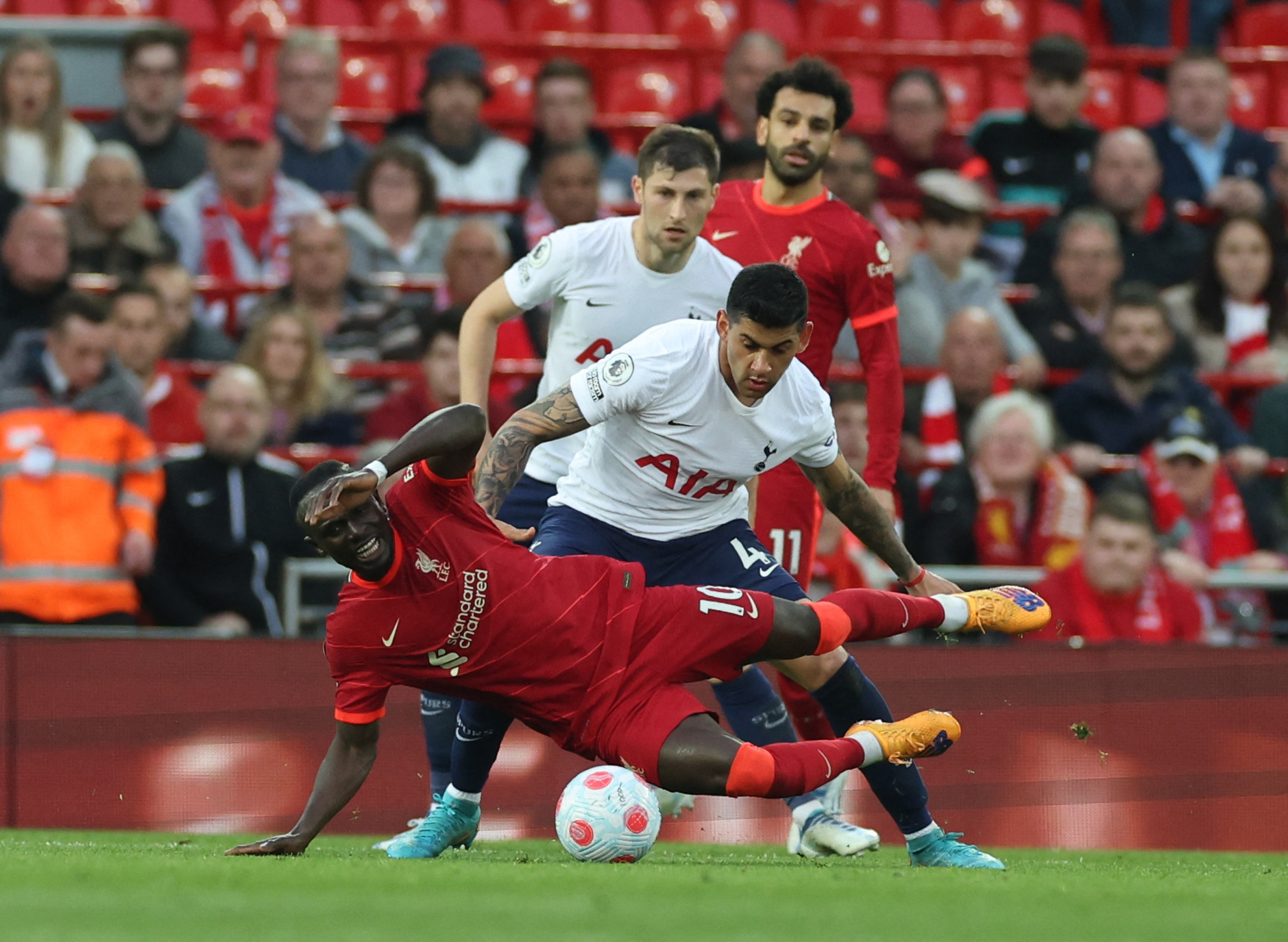 Liverpool - Tottenham chia điểm nảy lửa ở Anfield, Man United thua tan n&aacute;t - Ảnh 2.