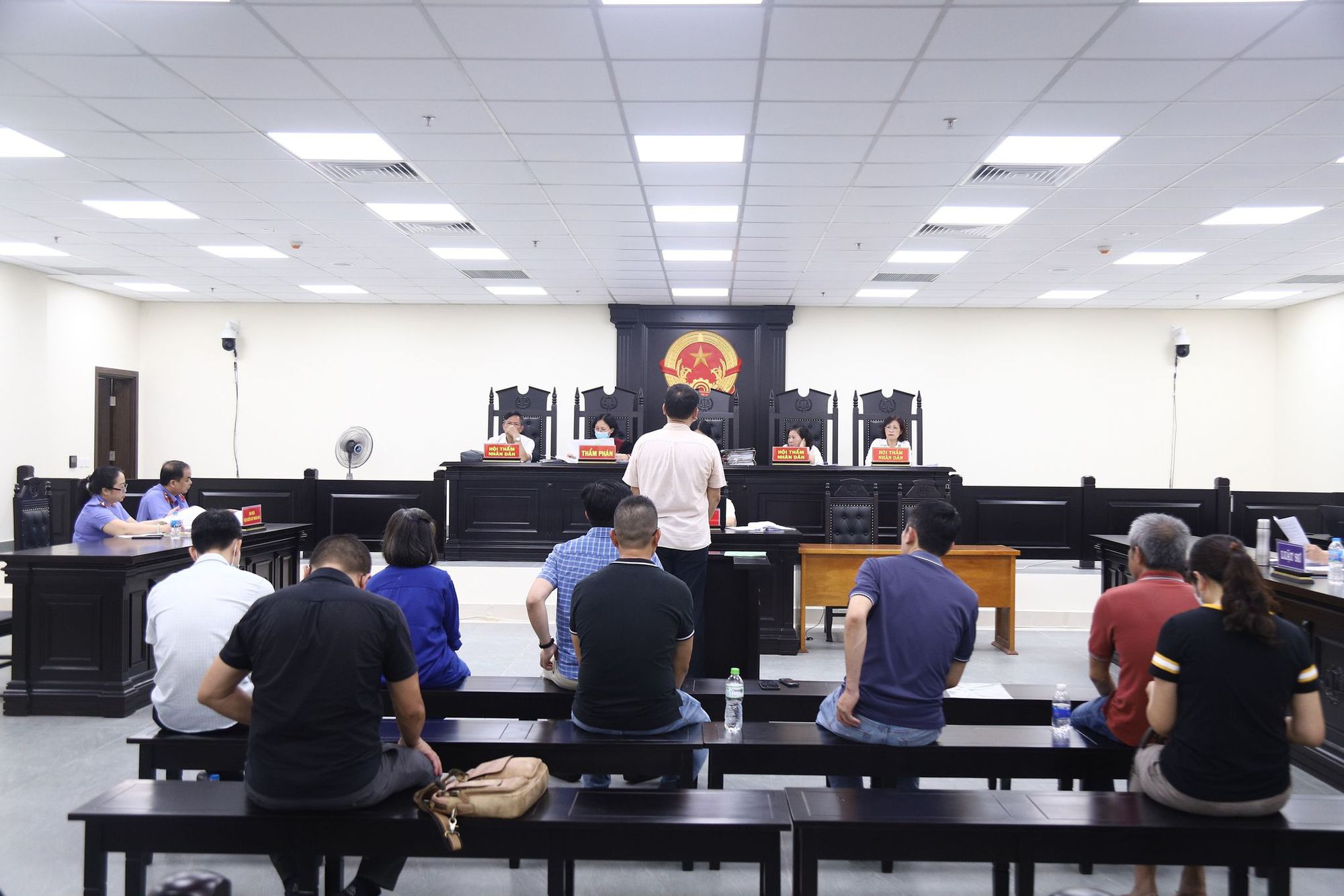 Dàn lãnh đạo công ty chứng khoán hầu tòa