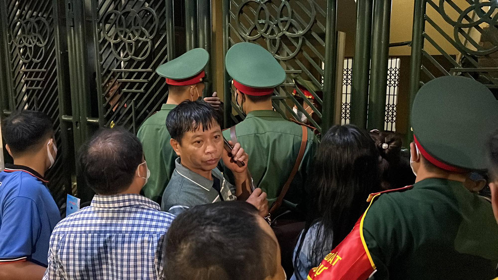 U23 Thái Lan gặp Singapore, sân Thiên Trường đang đối diện nguy cơ vỡ trận! - Ảnh 2.