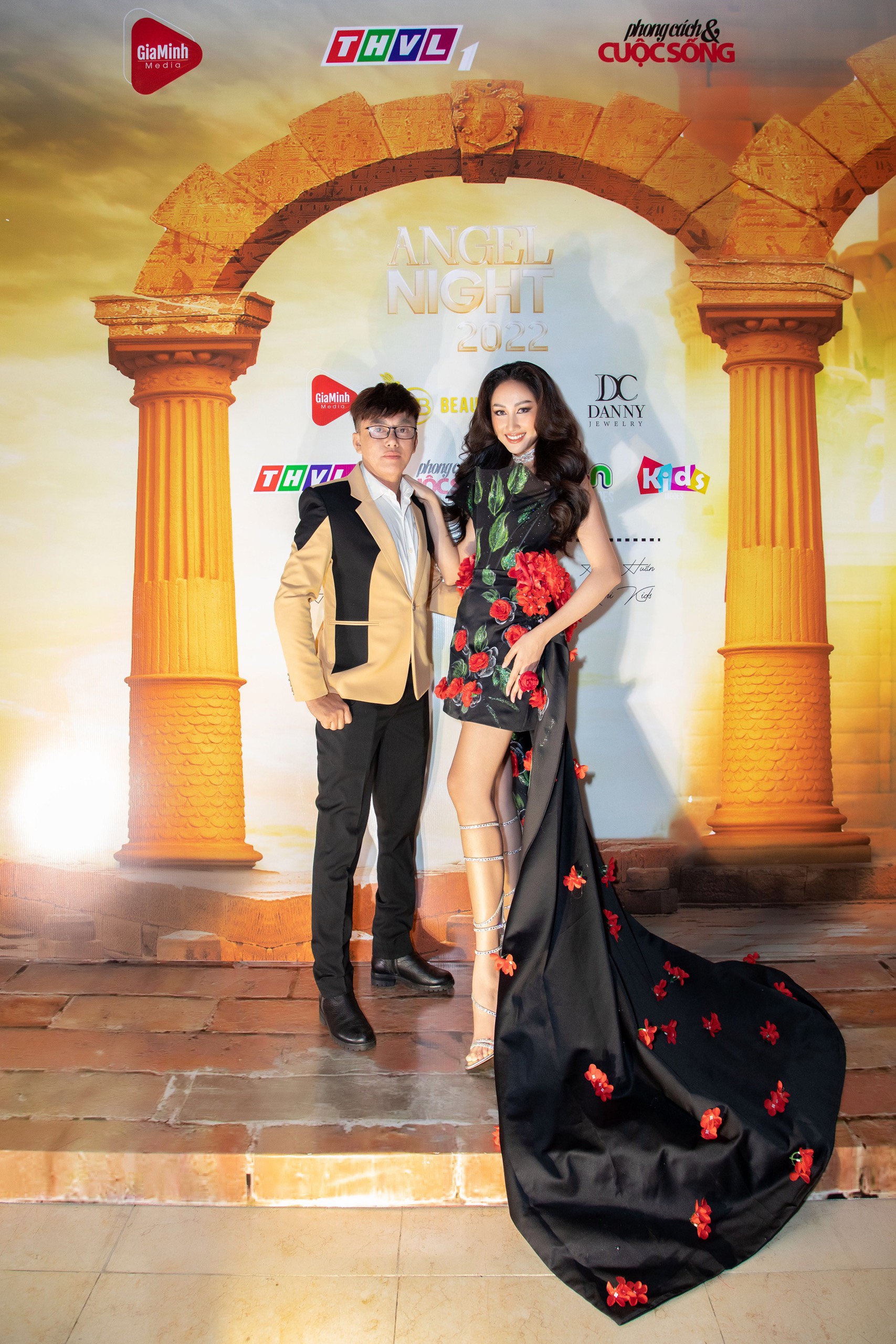 Stylist MUA Nguyễn Duy Trọng, ch&uacute;c mừng NTK Tommy Nguyễn - Ảnh 7.
