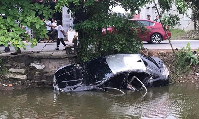 Ôtô bất ngờ lao xuống mương nước, Chủ tịch Hội Nông dân xã cùng người bạn tử vong
