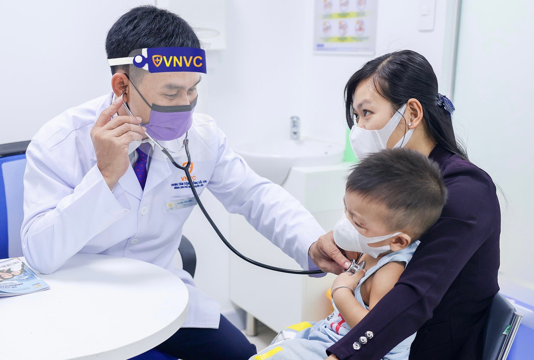 Nỗ lực giúp người dân bình đẳng về vắc-xin và tiêm chủng - Ảnh 2.
