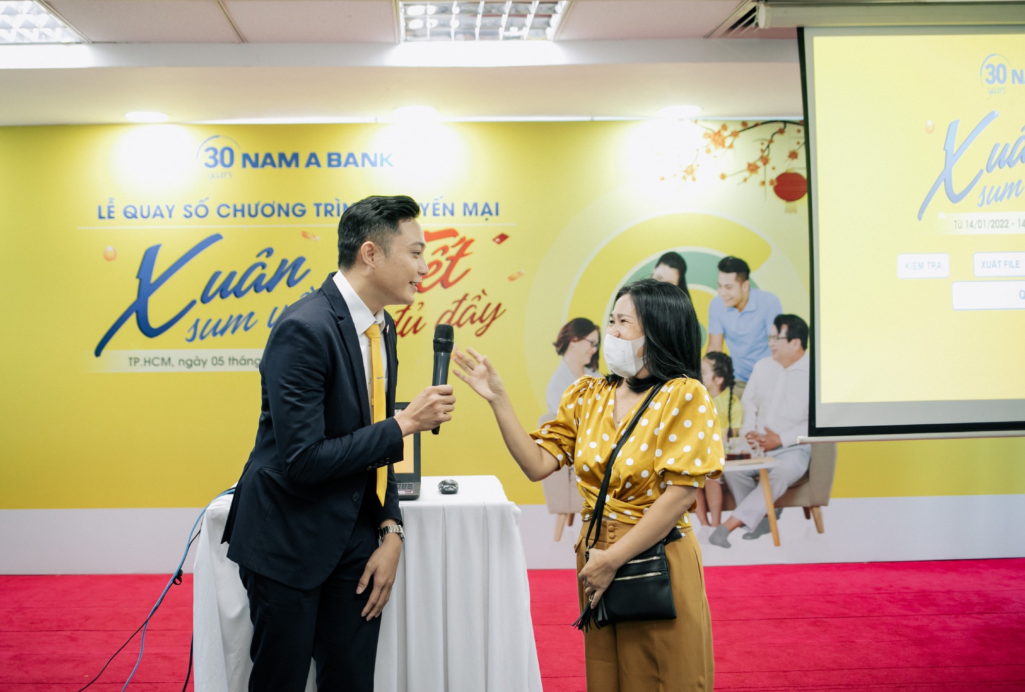 Nam A Bank tìm ra chủ nhân các sổ tiết kiệm tổng giá trị gần 1,2 tỉ đồng - Ảnh 2.
