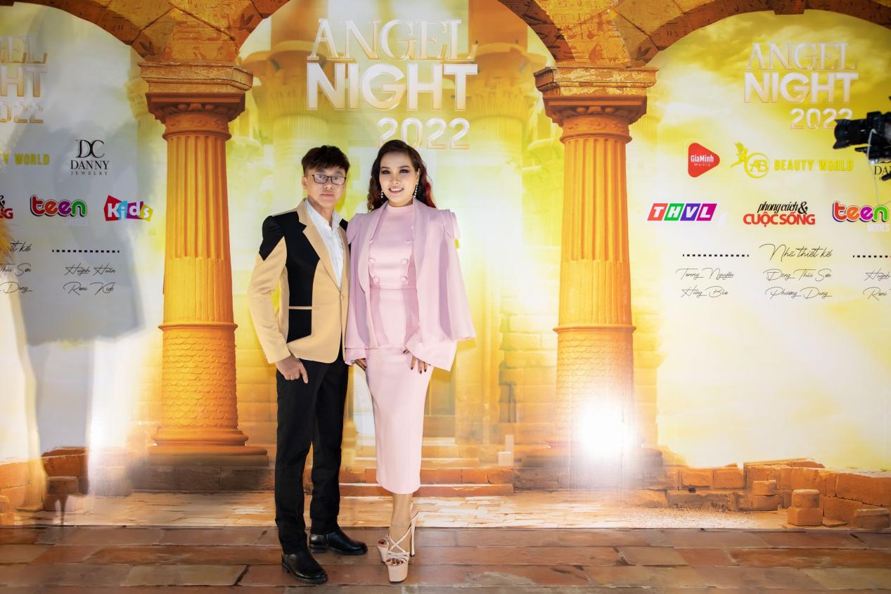 Stylist MUA Nguyễn Duy Trọng, ch&uacute;c mừng NTK Tommy Nguyễn - Ảnh 5.