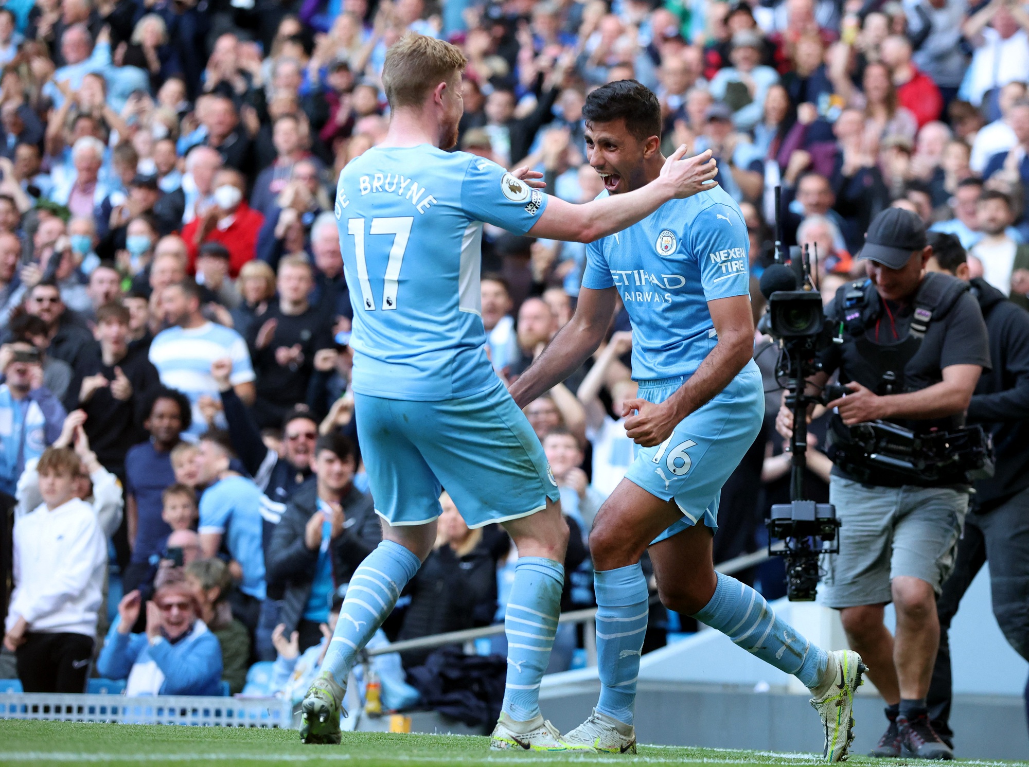 Thắng hủy diệt Newcastle, Man City vững vàng ngôi đầu Ngoại hạng Anh
