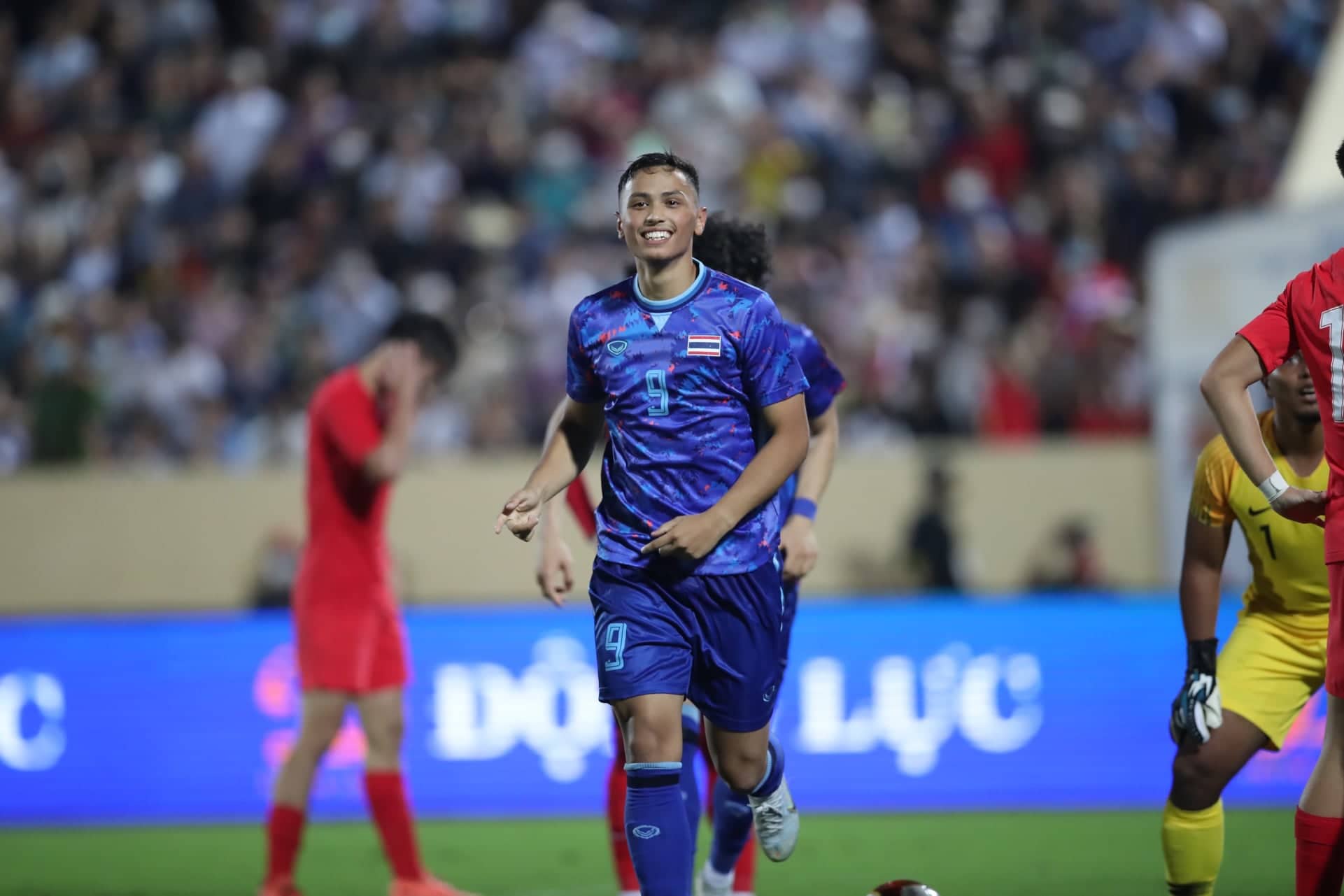 U23 Thái Lan thắng đậm Singapore