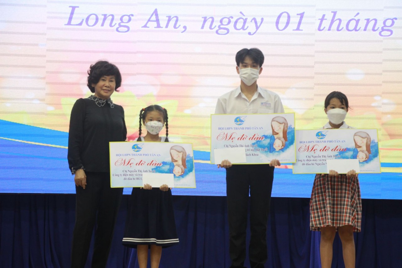 Long An phát động chương trình “Mẹ đỡ đầu”