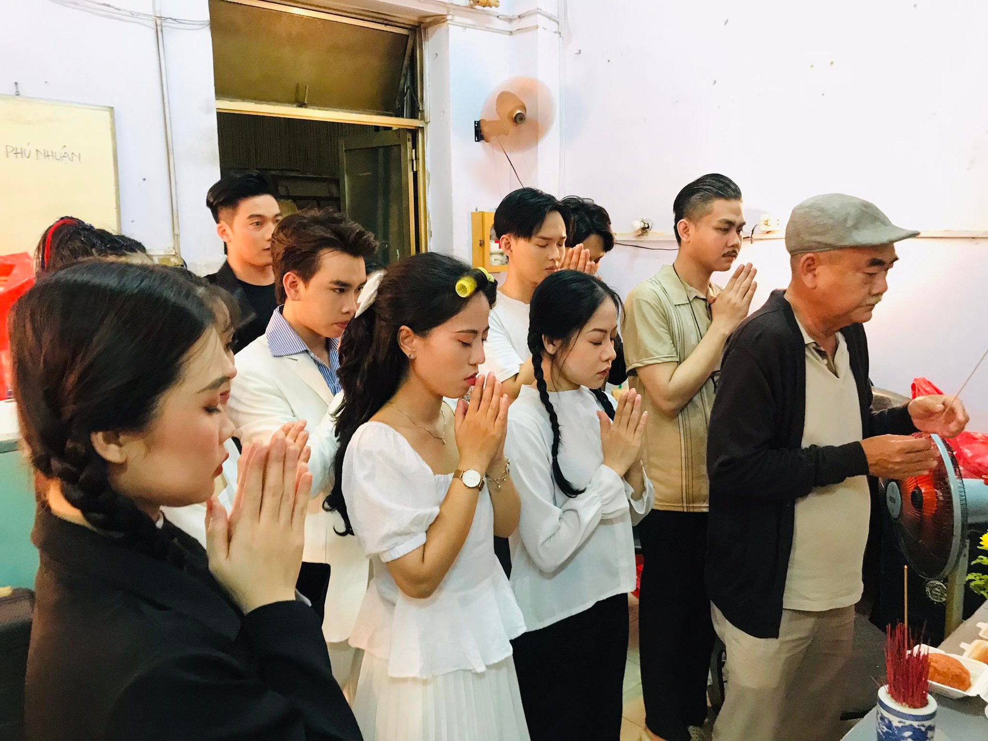 NSND Việt Anh đưa chuyến đ&ograve; cuối với Kh&uacute;c trầm hương - Ảnh 2.