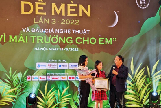 Nữ tác giả 9 tuổi nhận giải "Khát vọng Dế mèn"