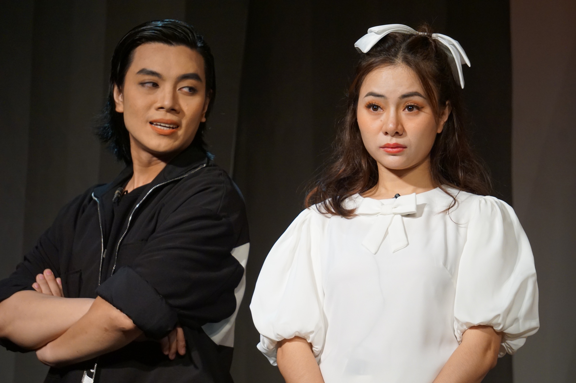 Alo, lộ h&agrave;ng: L&ecirc; Ho&agrave;ng tấn c&ocirc;ng v&agrave;o giới showbiz! - Ảnh 3.