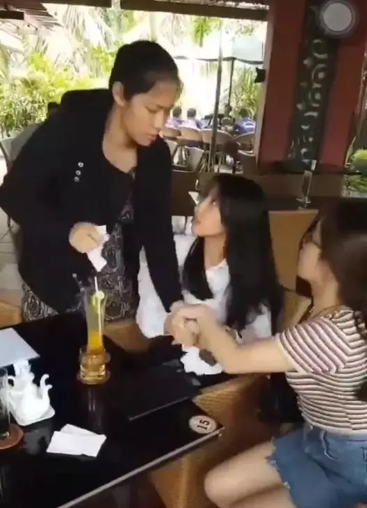 Hoa hậu Th&ugrave;y Ti&ecirc;n lần đầu n&oacute;i về l&ugrave;m x&ugrave;m giựt nợ - Ảnh 3.