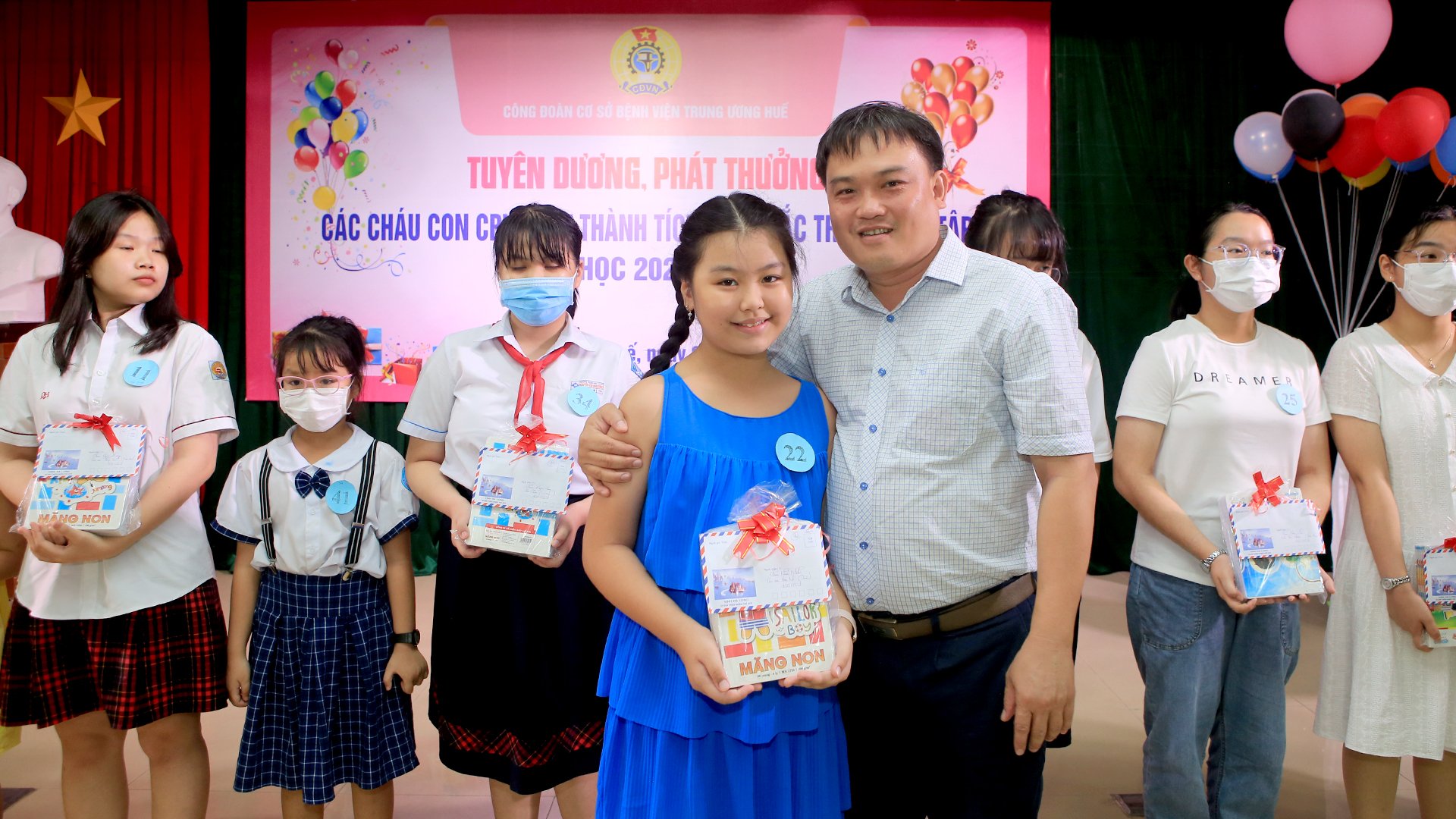 Công đoàn Bệnh viện Trung ương Huế tuyên dương 538 học sinh xuất sắc