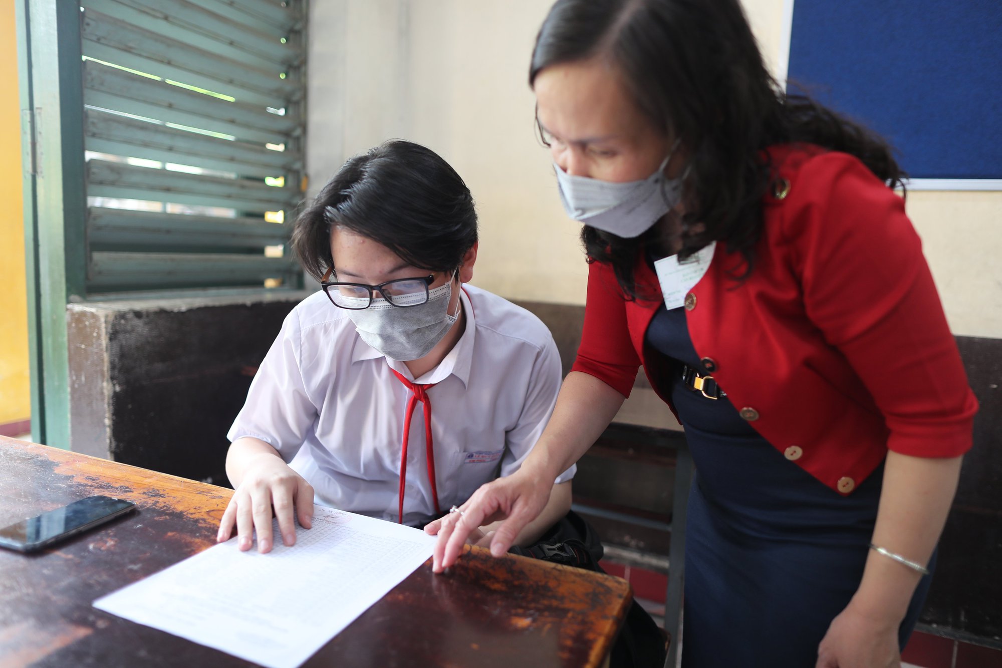 Thi lớp 10 tại TP HCM: Có 8 học sinh bị tai nạn không thể viết được
