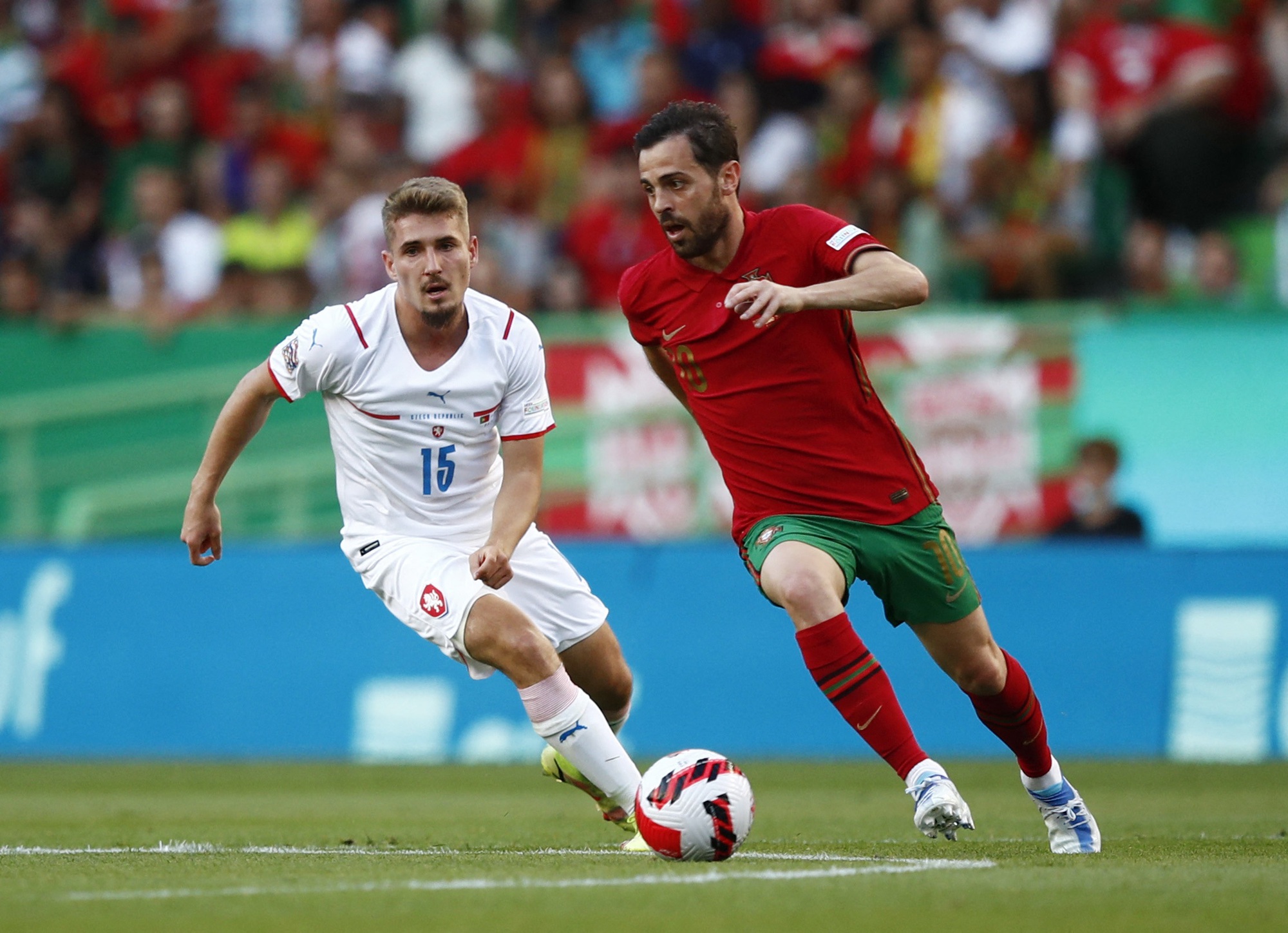 Ronaldo tiếc nuối, Bồ Đ&agrave;o Nha chiếm ng&ocirc;i đầu Nations League - Ảnh 3.