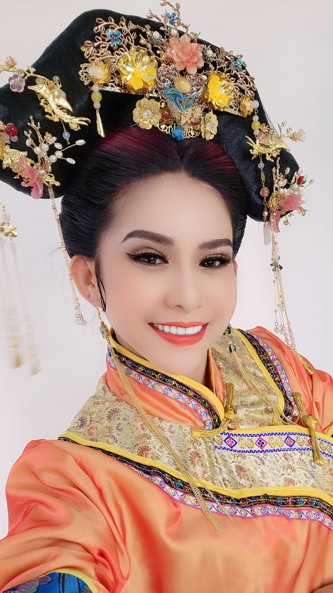 Danh h&agrave;i Ho&agrave;i Linh t&aacute;i ngộ kh&aacute;n giả cải lương tuồng cổ - Ảnh 2.
