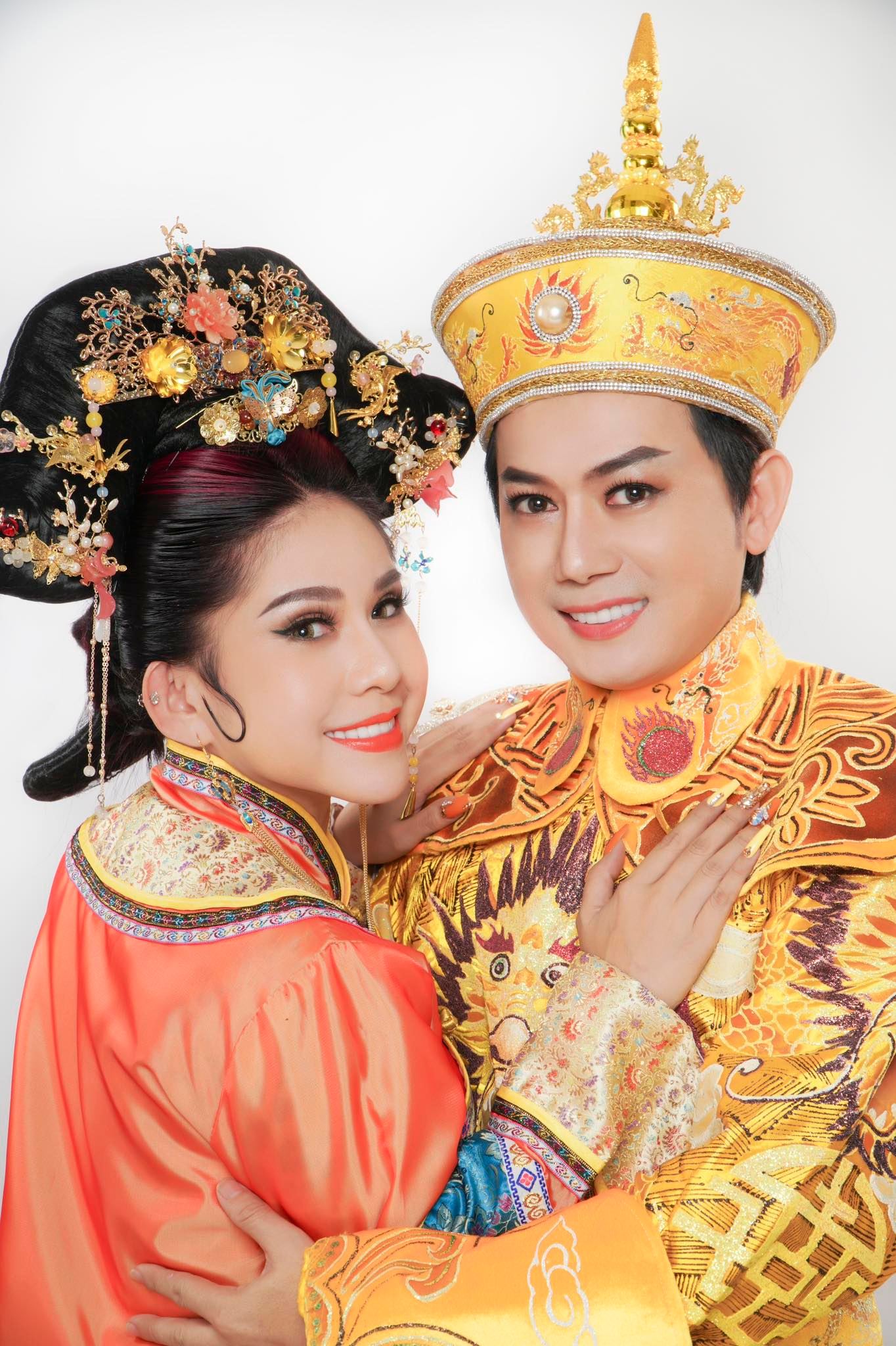 Danh h&agrave;i Ho&agrave;i Linh t&aacute;i ngộ kh&aacute;n giả cải lương tuồng cổ - Ảnh 3.