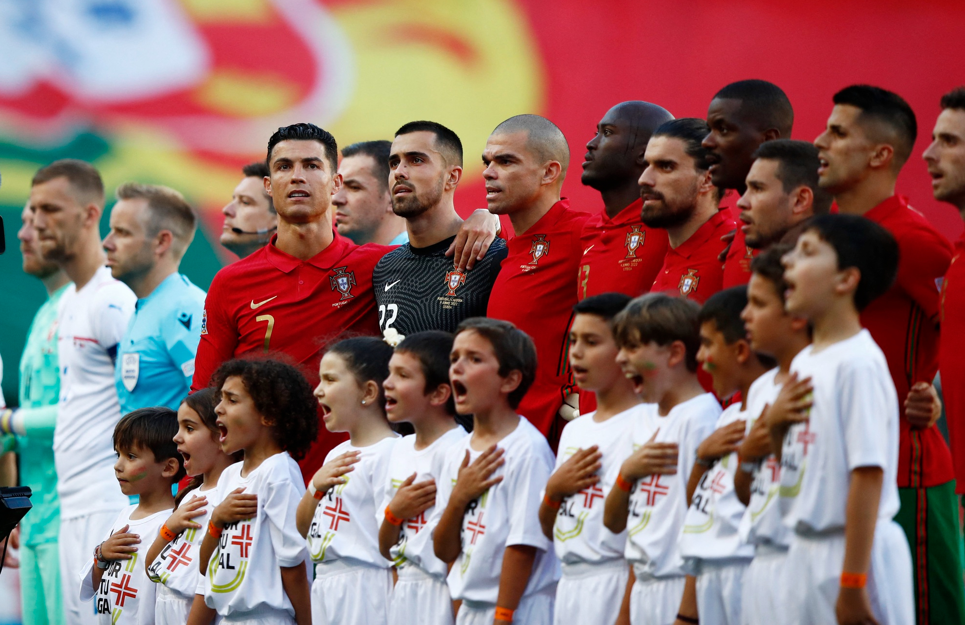 Ronaldo tiếc nuối, Bồ Đ&agrave;o Nha chiếm ng&ocirc;i đầu Nations League - Ảnh 1.