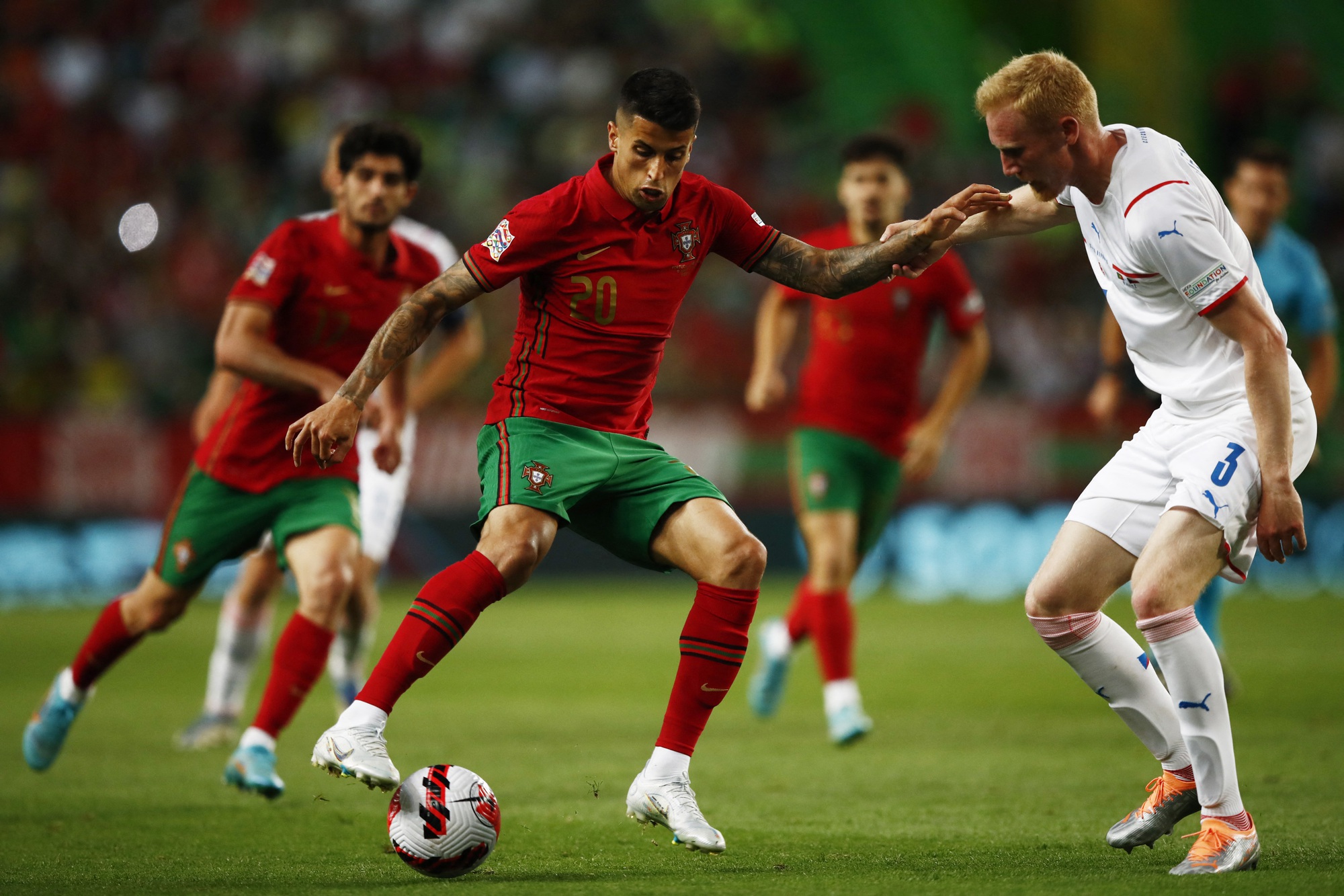 Ronaldo tiếc nuối, Bồ Đ&agrave;o Nha chiếm ng&ocirc;i đầu Nations League - Ảnh 2.