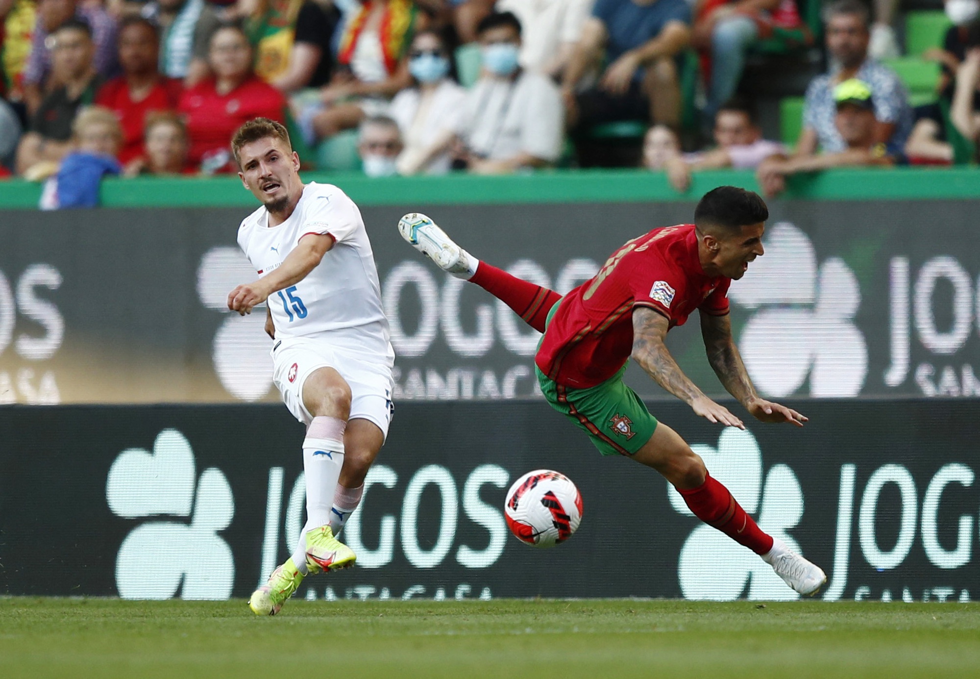 Ronaldo tiếc nuối, Bồ Đ&agrave;o Nha chiếm ng&ocirc;i đầu Nations League - Ảnh 6.