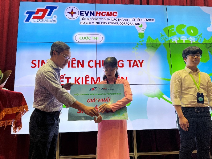 Trao giải cuộc thi “Sinh viên chung tay tiết kiệm điện”