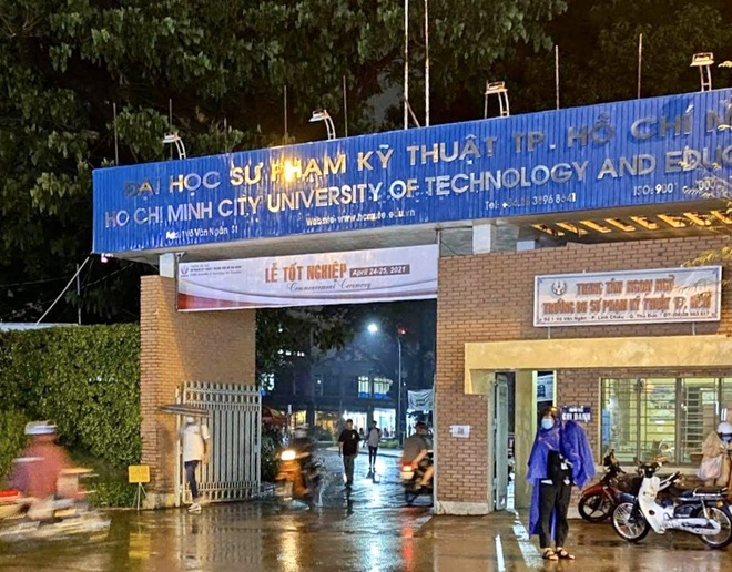 4.000 sinh viên Trường ĐH Sư phạm Kỹ thuật TP HCM bị "treo bằng"