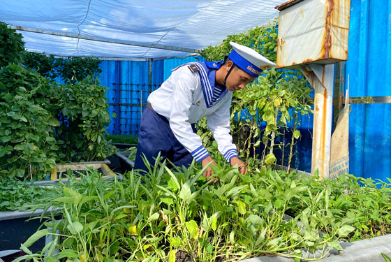 Vững v&agrave;ng Trường Sa - Ảnh 1.