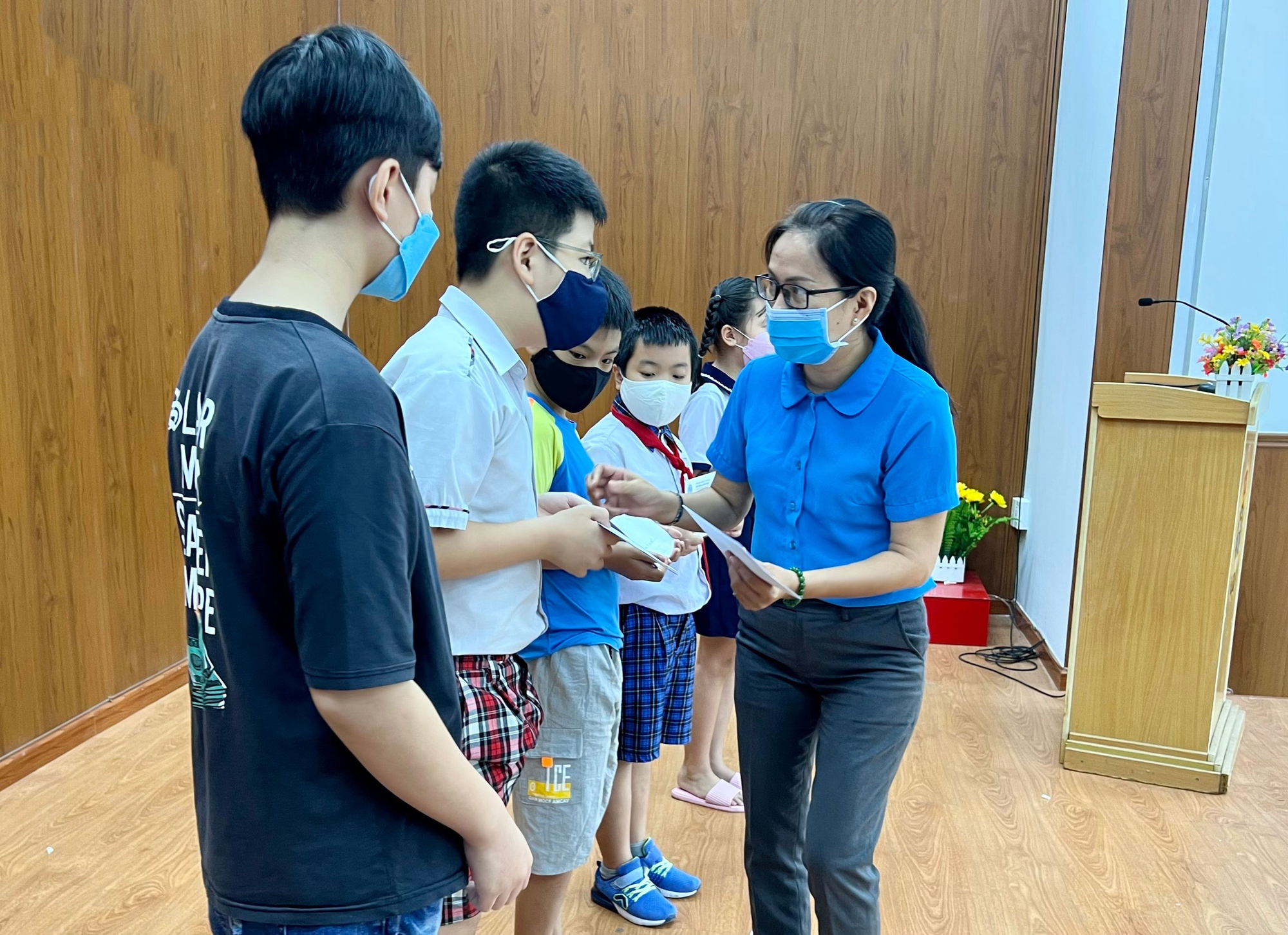 Chăm lo vật chất, tinh thần cho con CNVC-LĐ