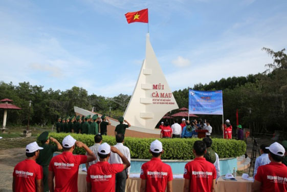 Triệu lá cờ thắm một dải non sông