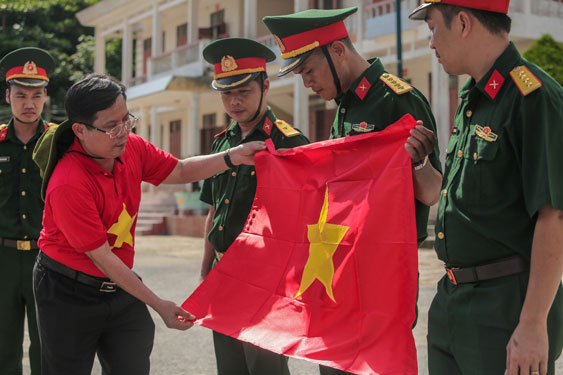 Triệu lá cờ thắm một dải non sông - Ảnh 3.