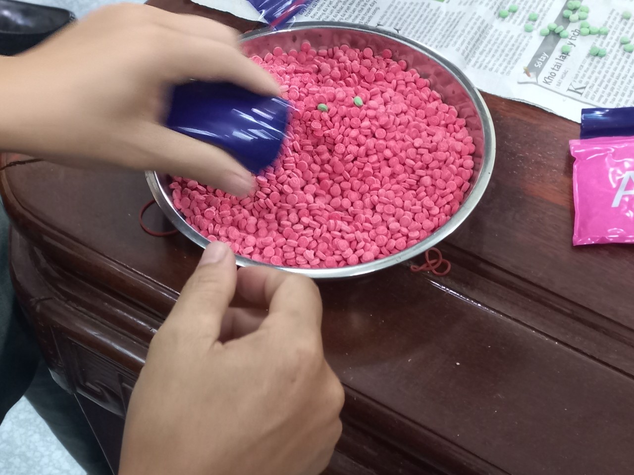 Mang 24.000 vi&ecirc;n ma t&uacute;y tổng hợp từ L&agrave;o về Việt Nam ti&ecirc;u thụ - Ảnh 2.