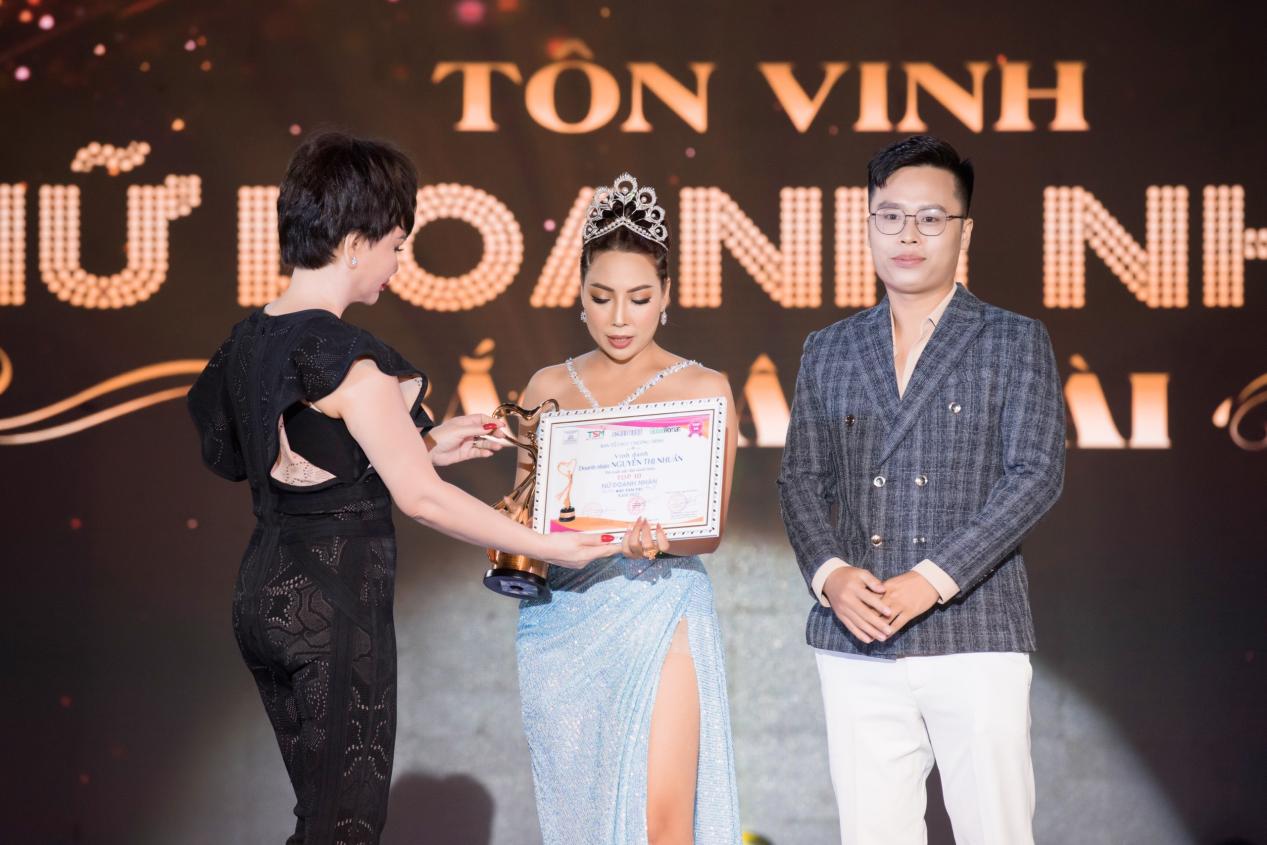 Chân dung Hoa hậu Nguyễn Thị Nhuần nhận giải Top 10 Nữ doanh nhân Sắc Tâm Tài - Ảnh 2.