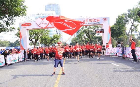 1.000 người tham gia sự kiện &ldquo;Dai-ichi Life &ndash; Cung Đường Y&ecirc;u Thương 2022&rdquo; tại TP HCM - Ảnh 1.