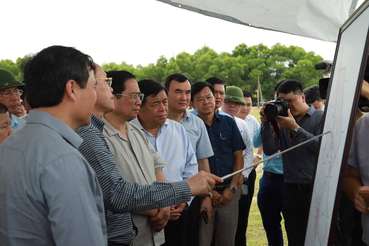 Thủ tướng Phạm Minh Chính dâng hương tại Ngã ba Đồng Lộc, khảo sát mỏ sắt Thạch khê - Ảnh 5.