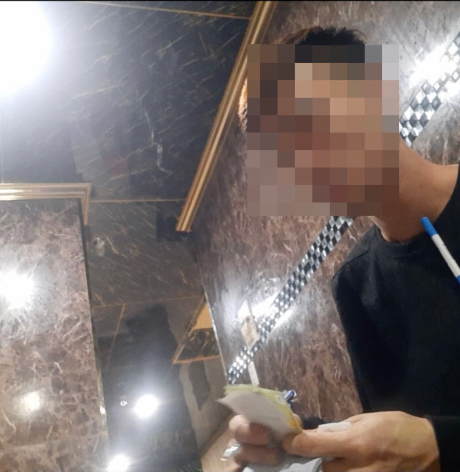 ĐIỀU TRA: V&eacute;n m&agrave;n dịch vụ qu&aacute;i đản n&uacute;p b&oacute;ng qu&aacute;n karaoke - Ảnh 3.