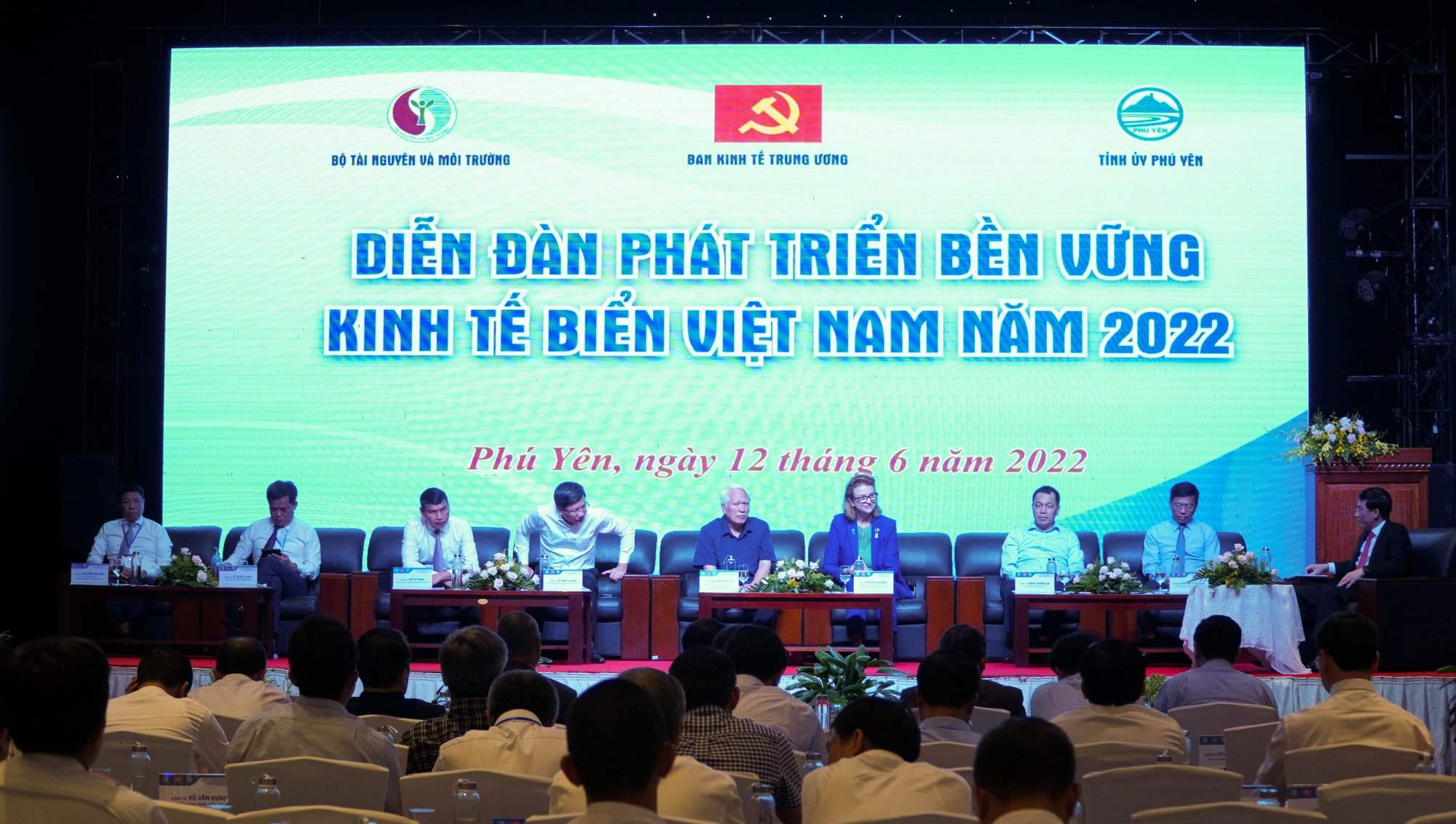 Suy giảm hệ sinh thái vịnh Nha Trang: Do biến đổi khí hậu, tác động của con người