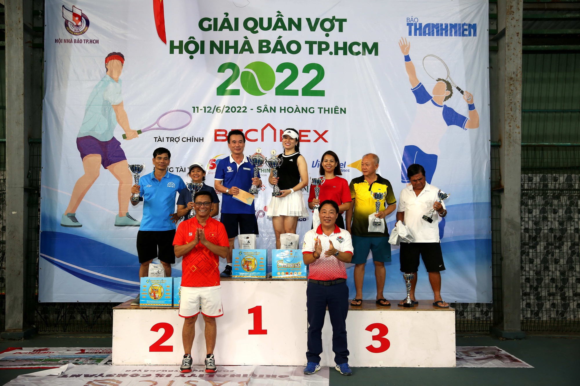 B&aacute;o Người Lao Động đồng hạng ba nội dung đ&ocirc;i nam nữ Giải Quần vợt Hội Nh&agrave; b&aacute;o - Ảnh 2.