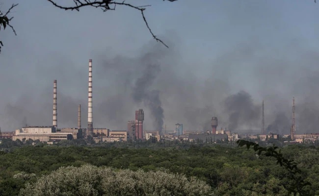 Cháy nhà máy hóa chất, hàng trăm lính Ukraine mắc kẹt?