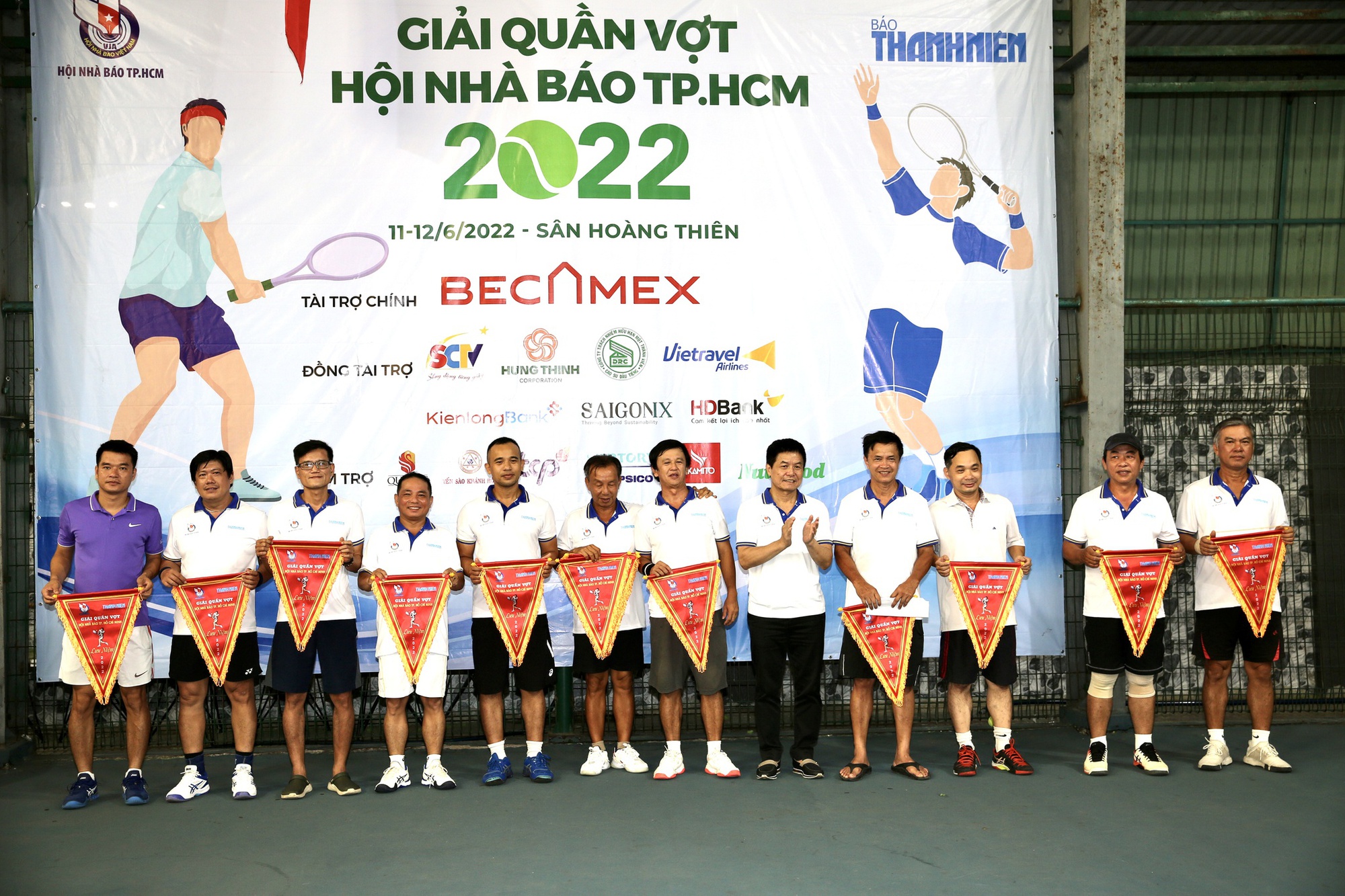 B&aacute;o Người Lao Động đồng hạng ba nội dung đ&ocirc;i nam nữ Giải Quần vợt Hội Nh&agrave; b&aacute;o - Ảnh 1.