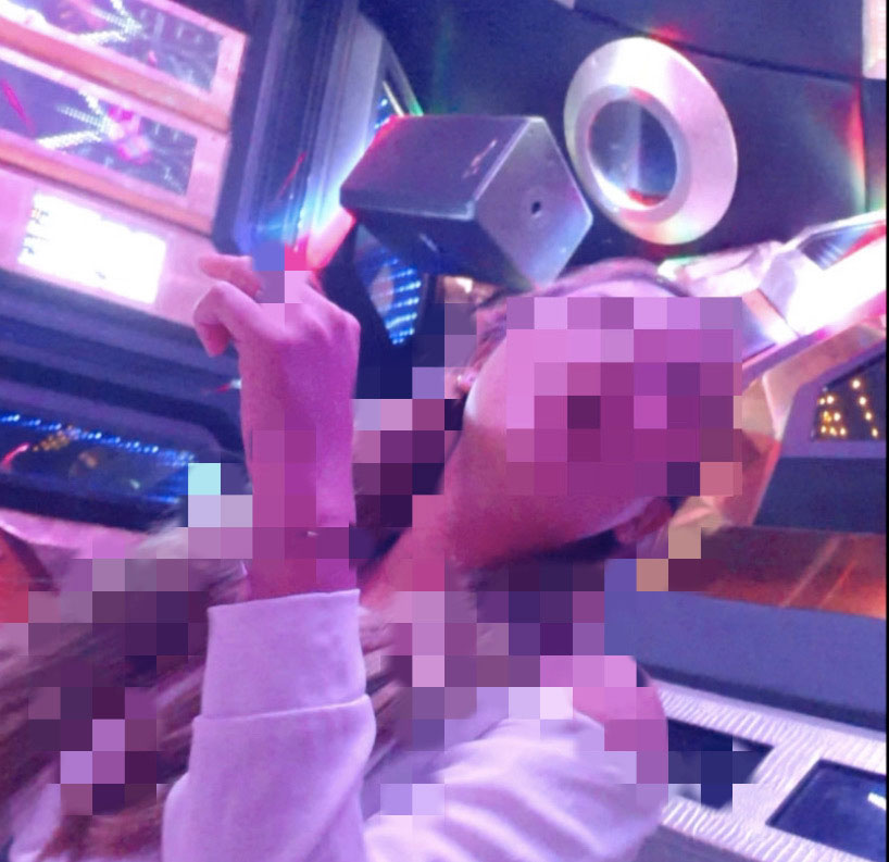 V&eacute;n m&agrave;n dịch vụ qu&aacute;i đản n&uacute;p b&oacute;ng qu&aacute;n karaoke (*): Ch&acirc;n dung kẻ m&ocirc;i giới - Ảnh 3.