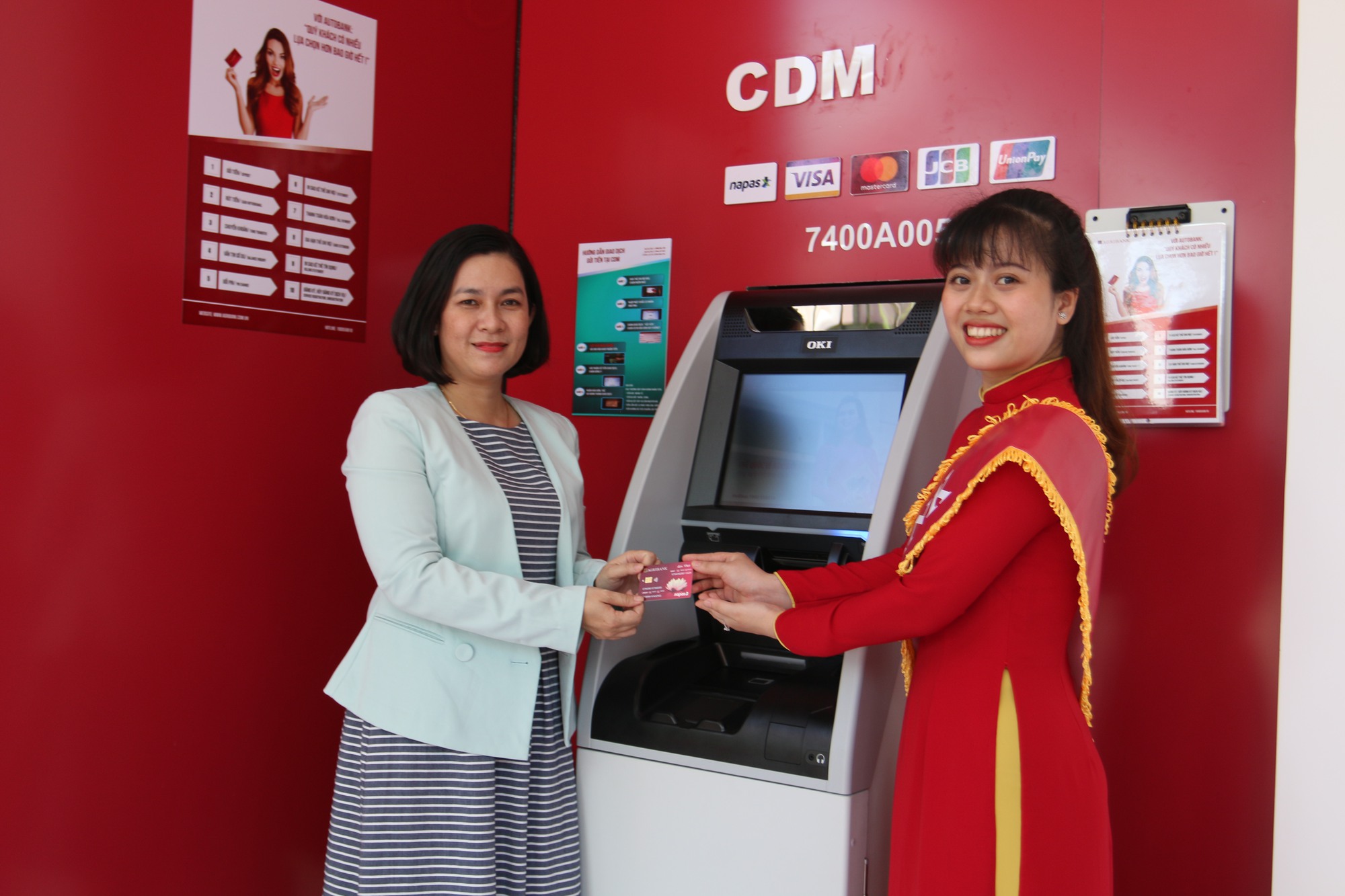 Agribank Trà Vinh đưa vào hoạt động máy gửi, rút tiền tự động Autobank CDM