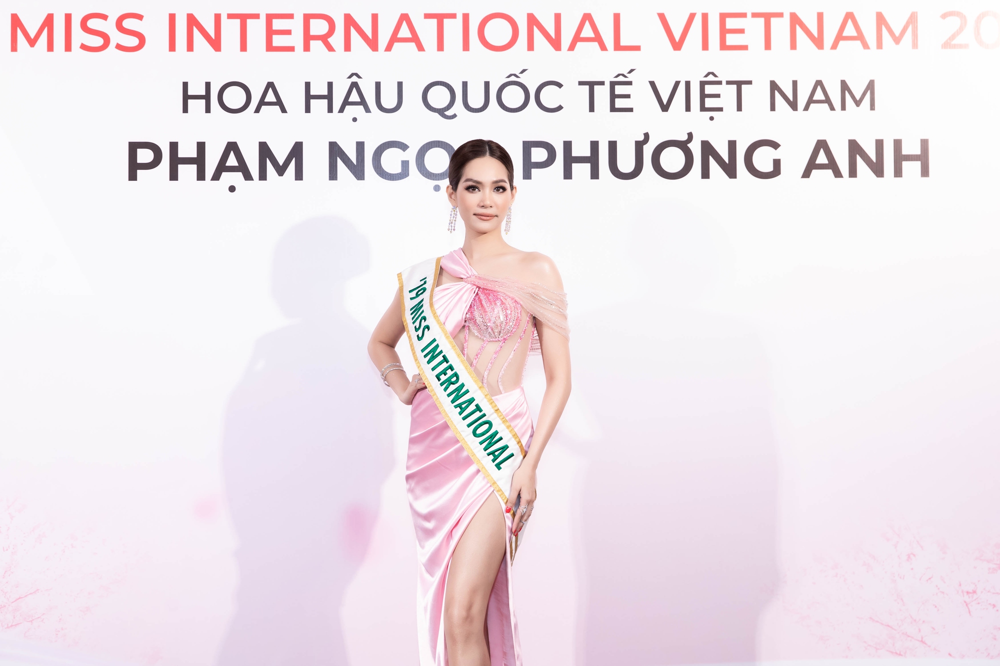 Dàn người đẹp Việt khoe sắc bên hoa hậu Thái Lan - Ảnh 3.