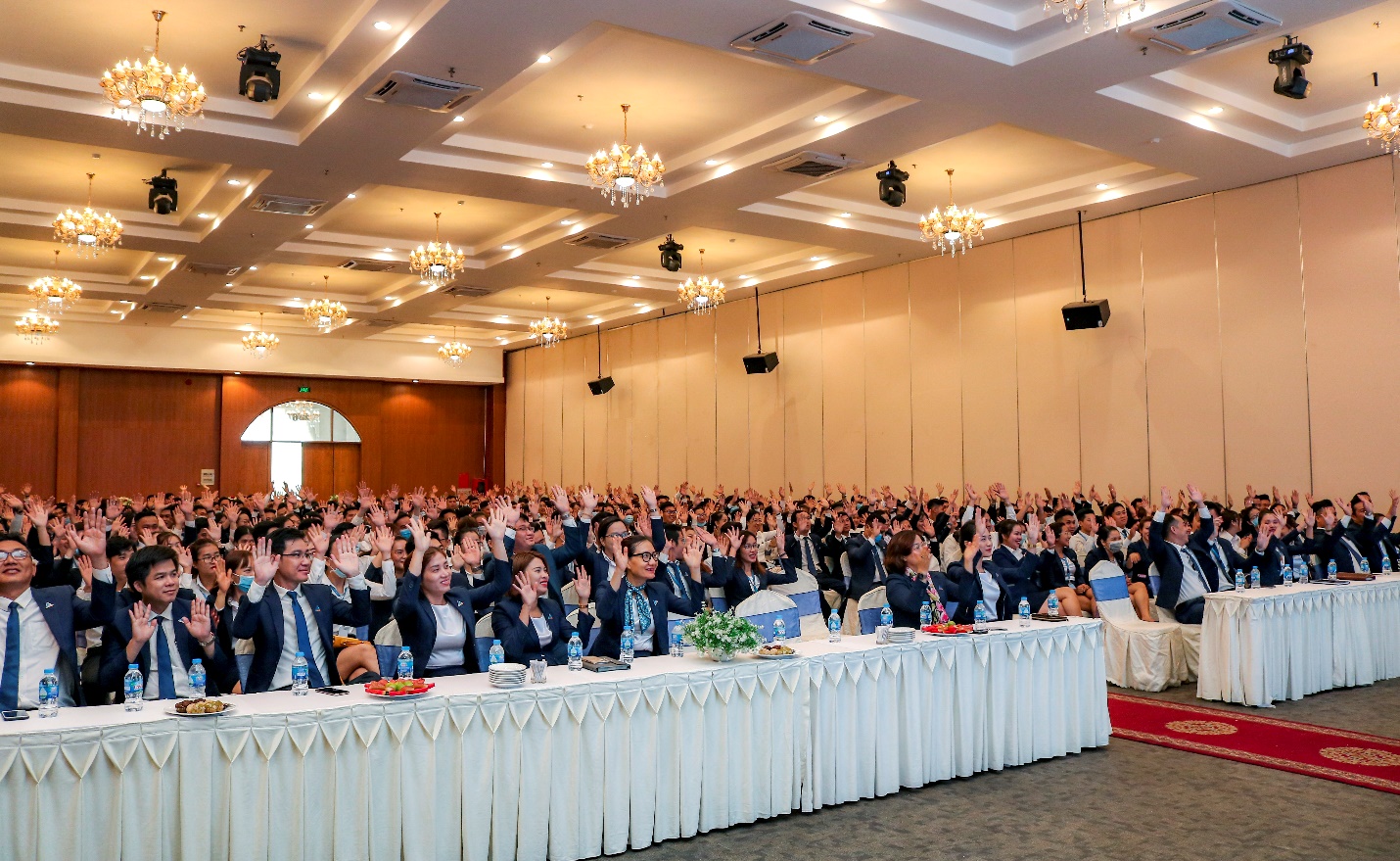 B&agrave;i to&aacute;n chuy&ecirc;n nghiệp h&oacute;a nghề m&ocirc;i giới v&agrave; ph&aacute;t triển nguồn nh&acirc;n lực ng&agrave;nh bất động sản - Ảnh 3.