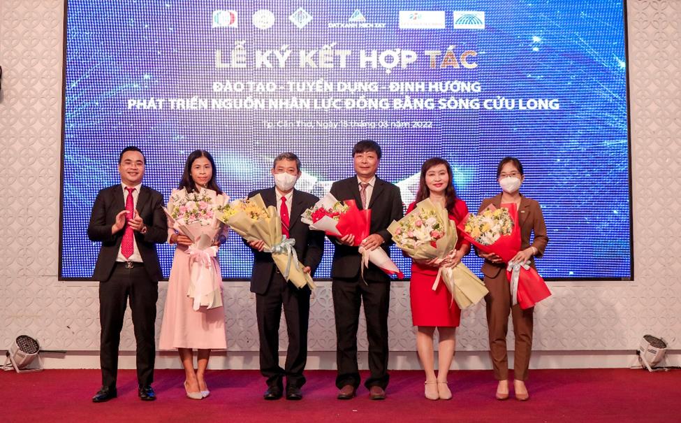 B&agrave;i to&aacute;n chuy&ecirc;n nghiệp h&oacute;a nghề m&ocirc;i giới v&agrave; ph&aacute;t triển nguồn nh&acirc;n lực ng&agrave;nh bất động sản - Ảnh 4.