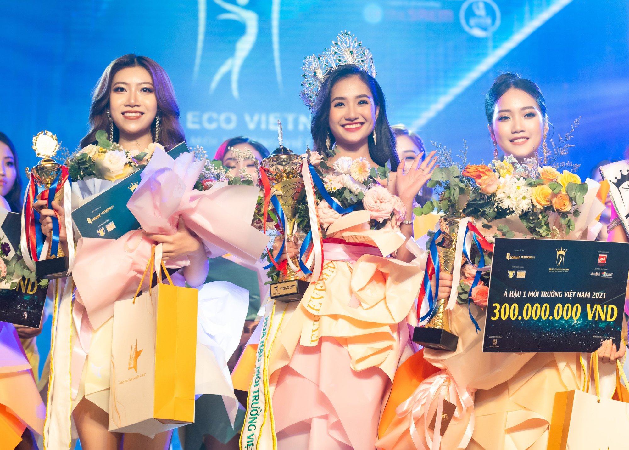 Nữ sinh Bến Tre đăng quang Hoa hậu M&ocirc;i trường Việt Nam 2022 - Ảnh 4.