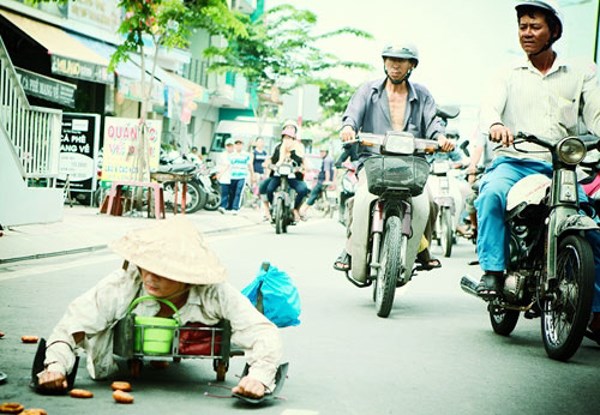 Trục lợi lòng tốt