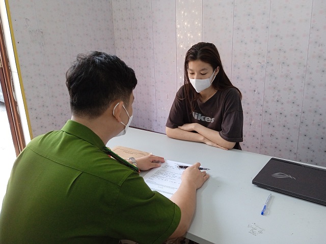 Cô gái truyền bá các video khiêu dâm, trái với thuần phong mỹ tục